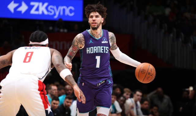 hth官网-“三球”鲍尔37+8+7克努佩尔28+7+4 黄蜂胜奇才